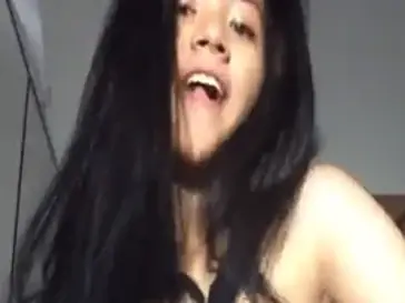 Dokumentasi Gadis Cantik Live Bersantai Kasur poster