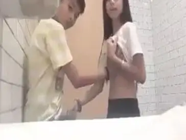 Gadis Cantik Pasrah Goyang Kasur Bareng Pacar poster