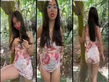 Gadis Cantik Pasrah Goyang Kasur Di Gubuk poster