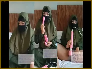 Ukhti Maelakitty Colmek Pake Dua Dildo Sekaligus poster